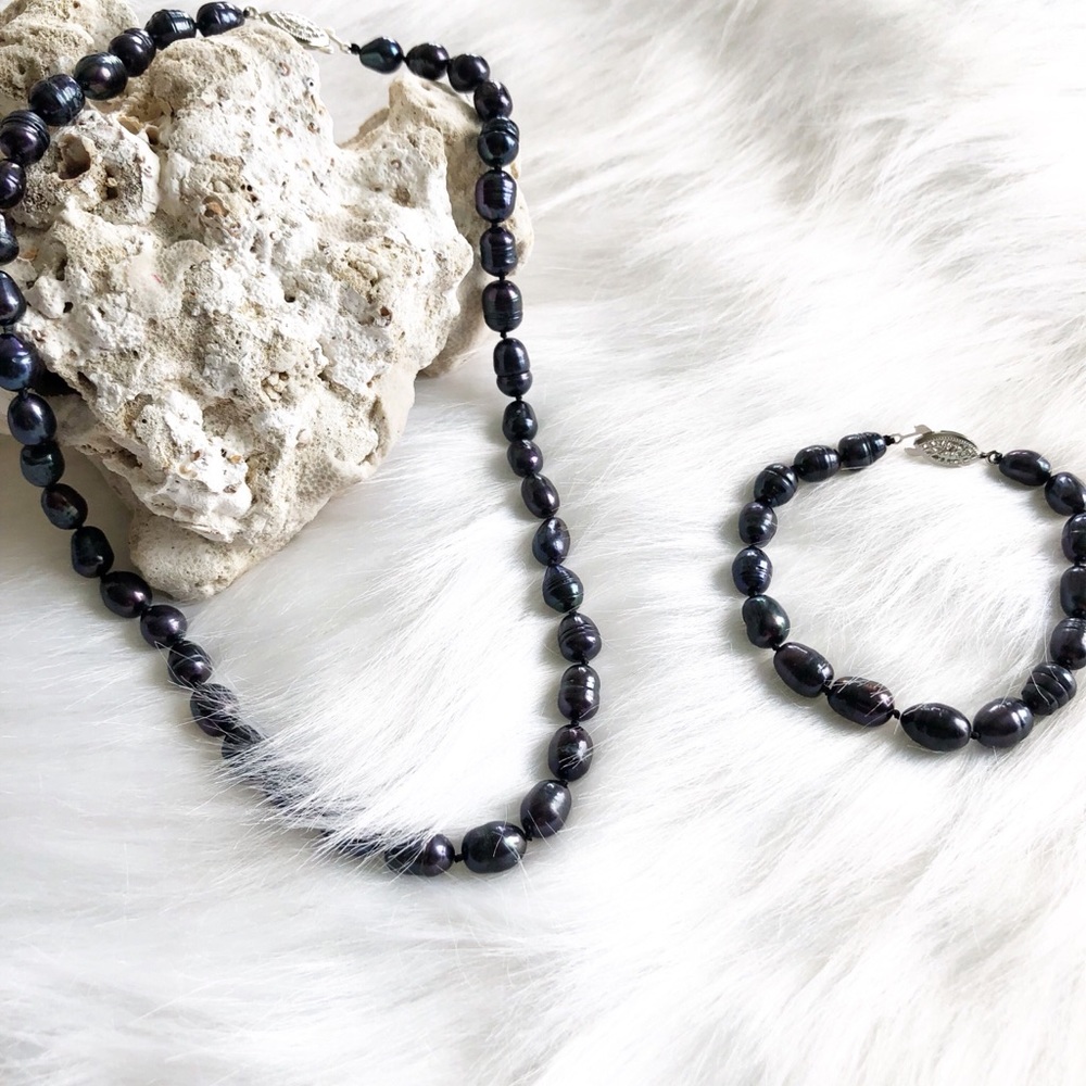 Sophisticated touch, Arroyo pearls set. 🌷
